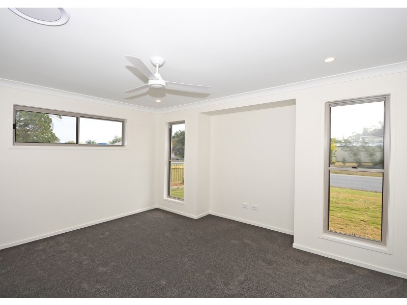 16 Hood Street, Urangan QLD 4655