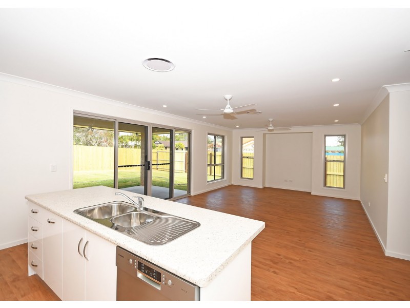 16 Hood Street, Urangan QLD 4655