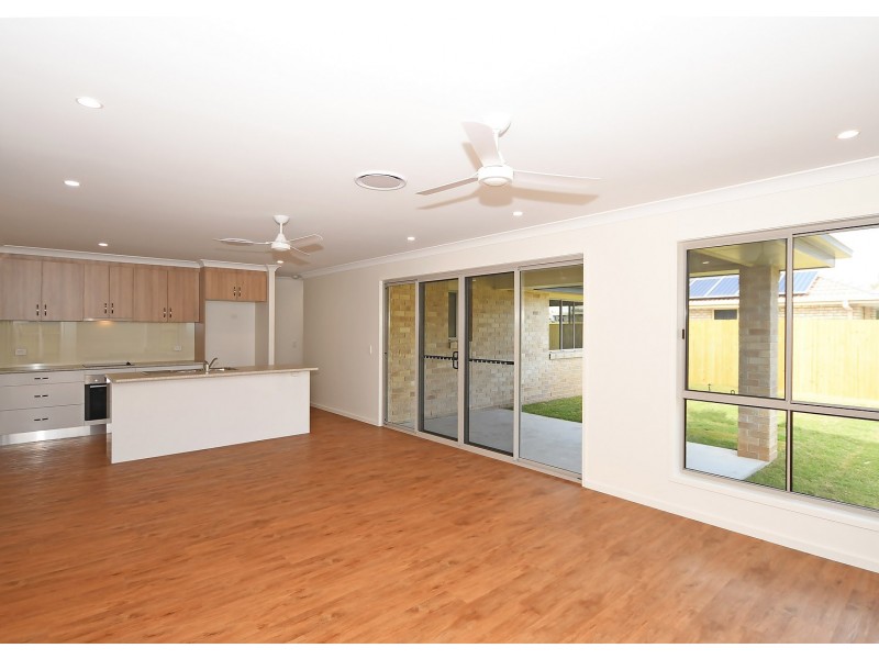 16 Hood Street, Urangan QLD 4655