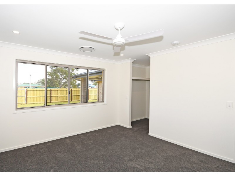 16 Hood Street, Urangan QLD 4655