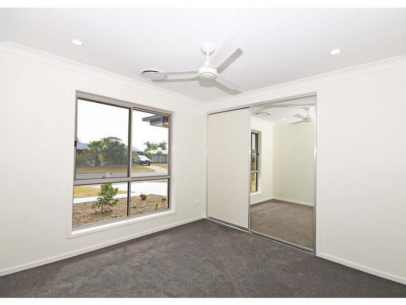 16 Hood Street, Urangan QLD 4655