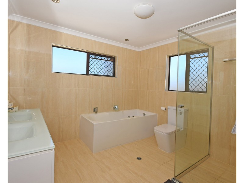 129 Esplanade, Point Vernon QLD 4655