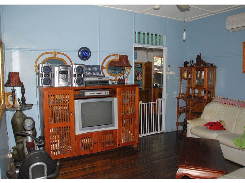 7 Hibiscus Street, Urangan QLD 4655