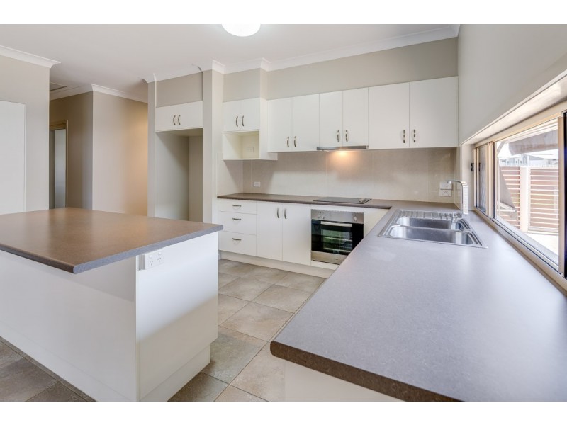 14 Oceanblue Boulevard, Pialba QLD 4655