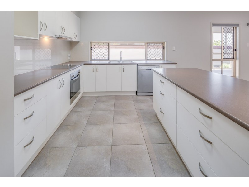 14 Oceanblue Boulevard, Pialba QLD 4655