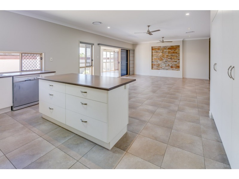 14 Oceanblue Boulevard, Pialba QLD 4655