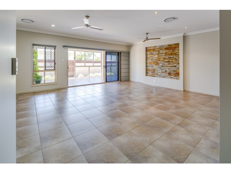 14 Oceanblue Boulevard, Pialba QLD 4655