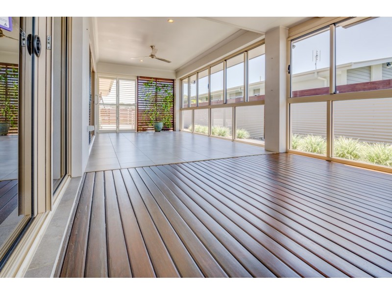 14 Oceanblue Boulevard, Pialba QLD 4655