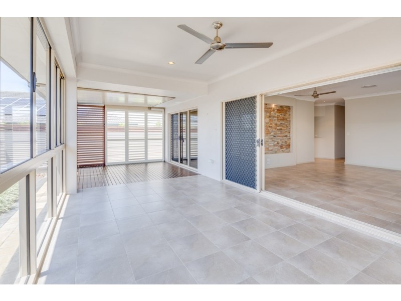 14 Oceanblue Boulevard, Pialba QLD 4655