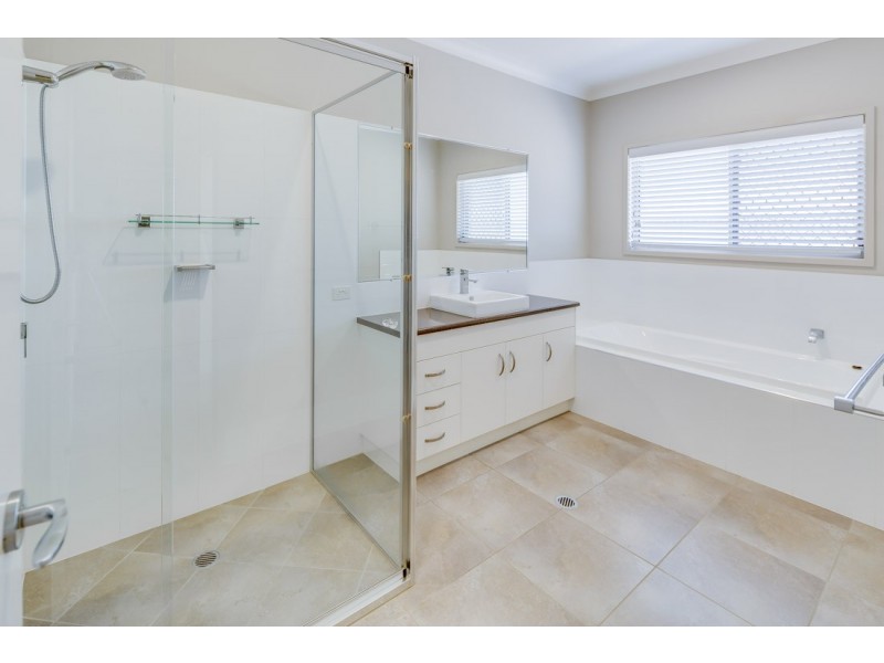 14 Oceanblue Boulevard, Pialba QLD 4655