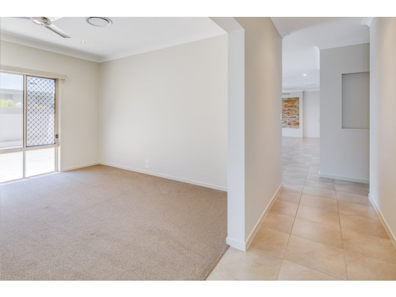 14 Oceanblue Boulevard, Pialba QLD 4655