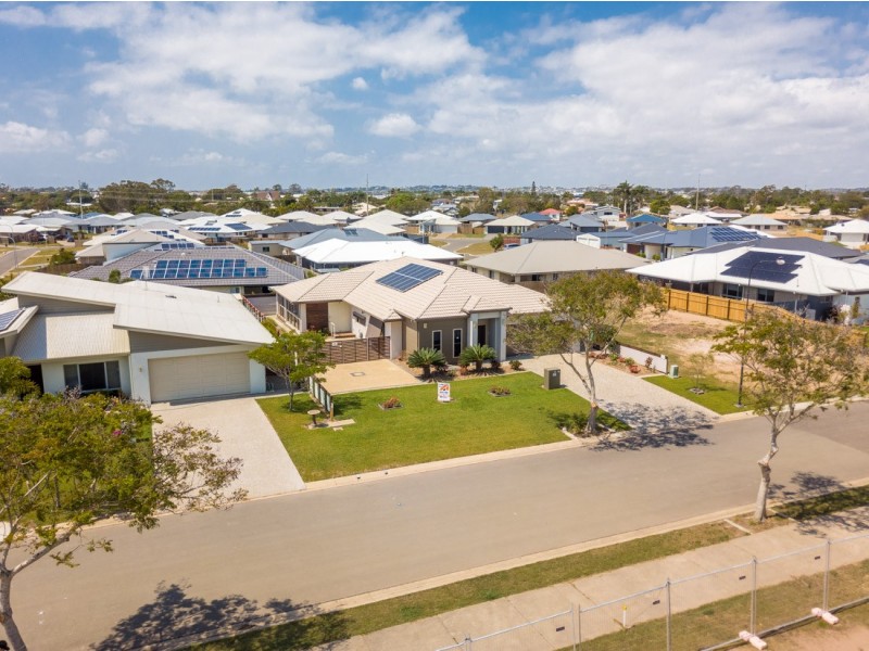 14 Oceanblue Boulevard, Pialba QLD 4655