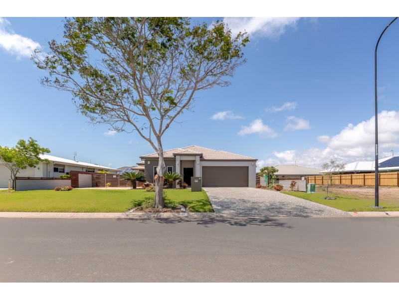 14 Oceanblue Boulevard, Pialba QLD 4655