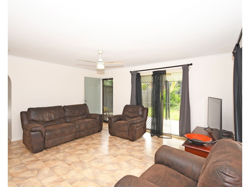 8 Bunker Avenue, Urraween QLD 4655