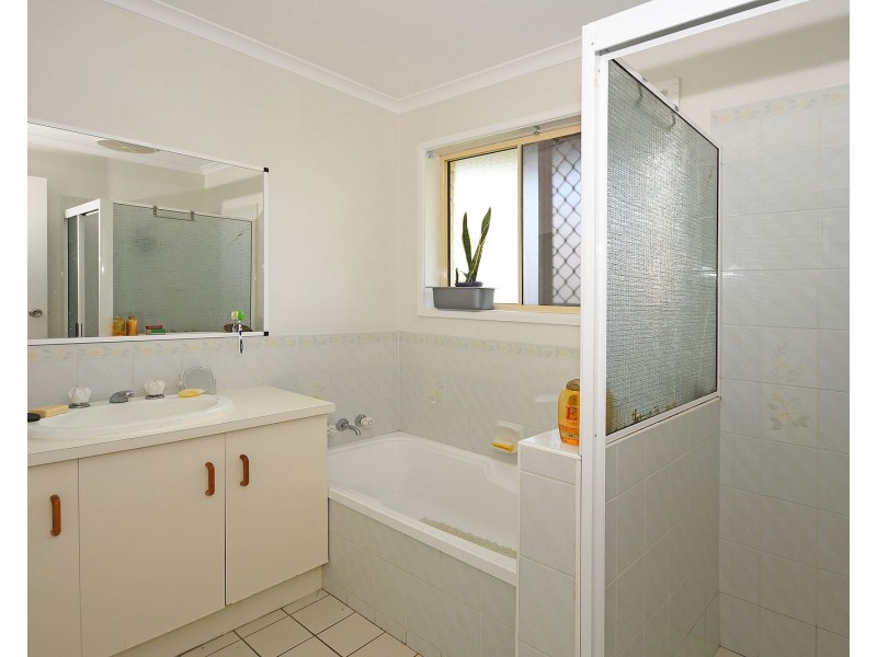 8 Bunker Avenue, Urraween QLD 4655