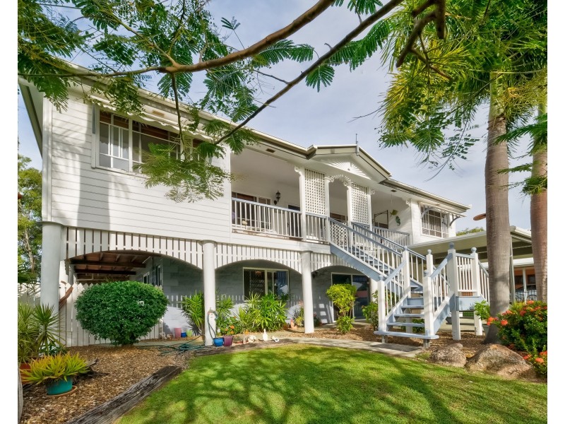 12 Foreshore Drive, Urangan QLD 4655
