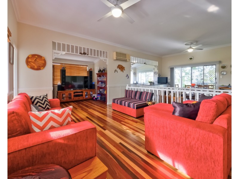 12 Foreshore Drive, Urangan QLD 4655