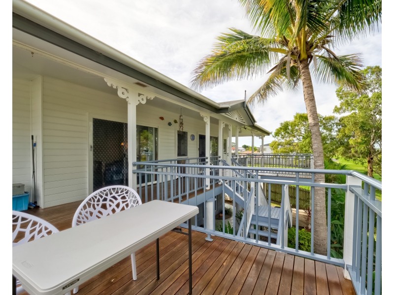 12 Foreshore Drive, Urangan QLD 4655