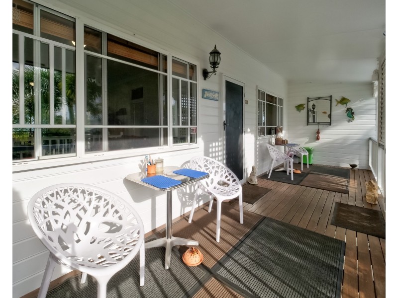 12 Foreshore Drive, Urangan QLD 4655