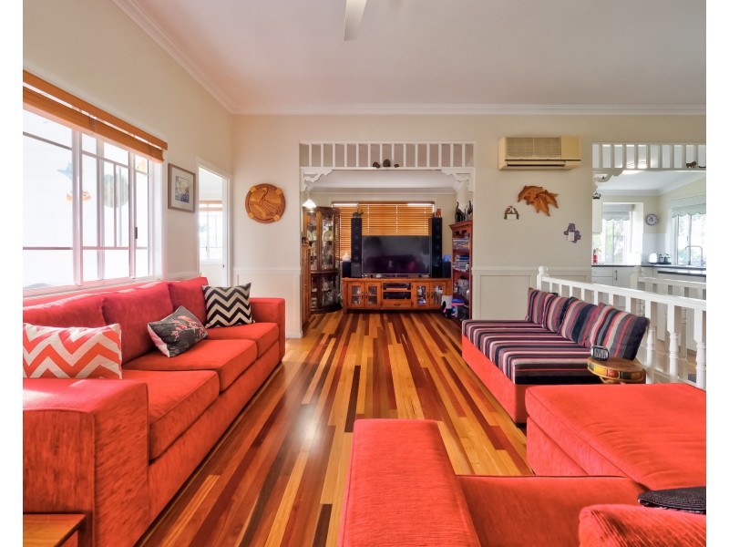 12 Foreshore Drive, Urangan QLD 4655