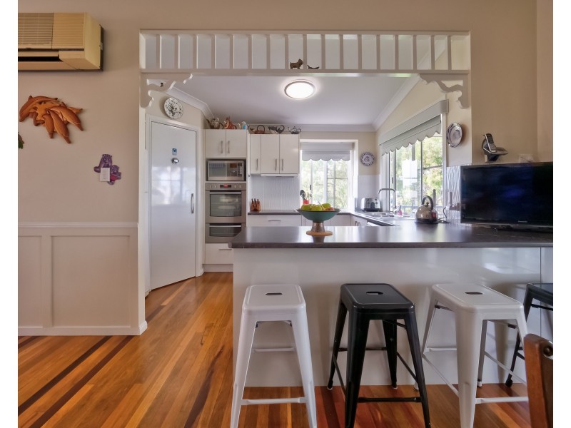 12 Foreshore Drive, Urangan QLD 4655