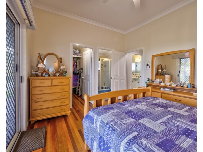12 Foreshore Drive, Urangan QLD 4655