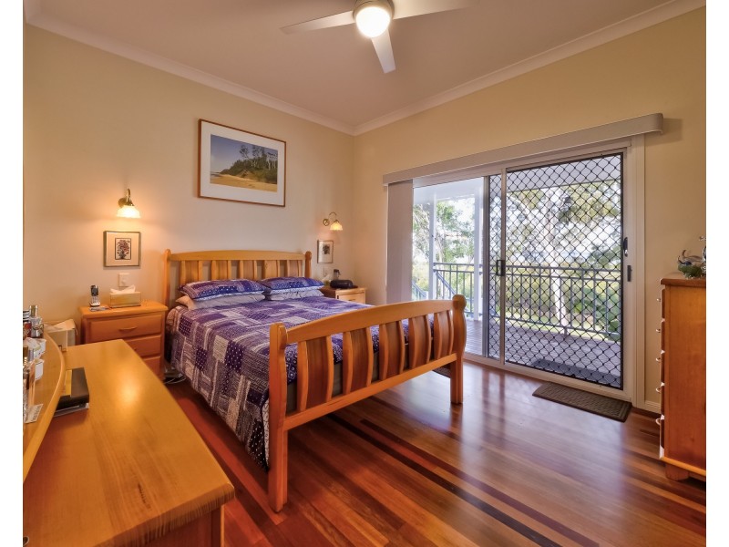 12 Foreshore Drive, Urangan QLD 4655