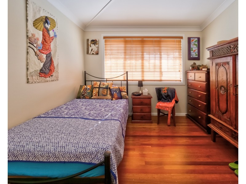 12 Foreshore Drive, Urangan QLD 4655