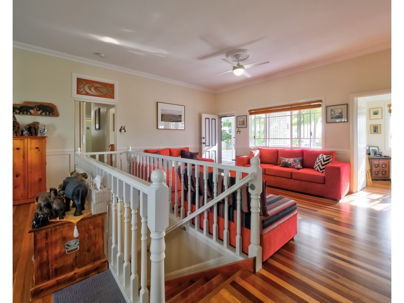 12 Foreshore Drive, Urangan QLD 4655