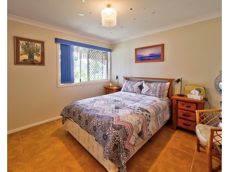 12 Foreshore Drive, Urangan QLD 4655