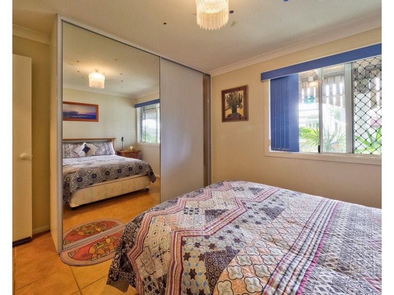12 Foreshore Drive, Urangan QLD 4655