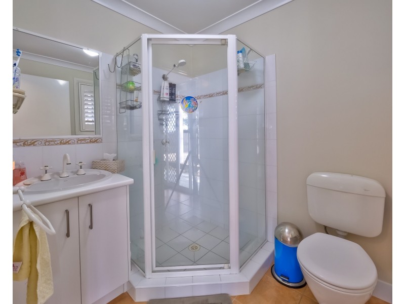 12 Foreshore Drive, Urangan QLD 4655