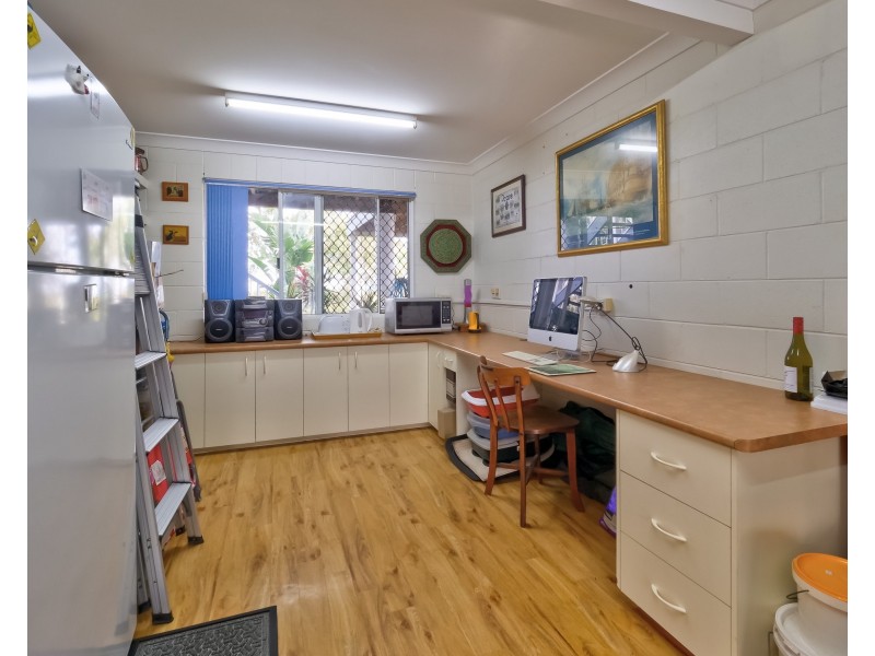 12 Foreshore Drive, Urangan QLD 4655