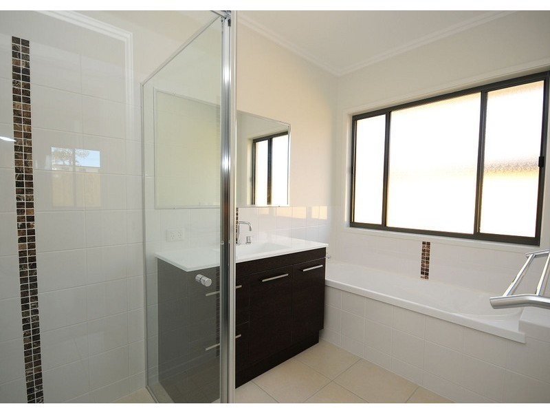 5 Bianca Crt, Torquay QLD 4655