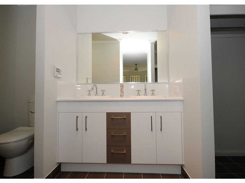 9  Cumberland Court, Point Vernon QLD 4655