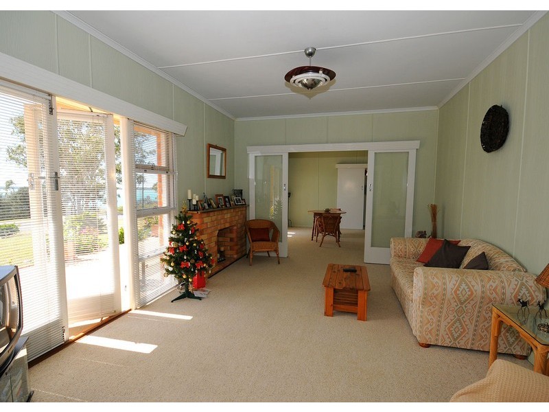 110 Esplanade, Point Vernon QLD 4655