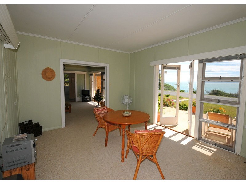 110 Esplanade, Point Vernon QLD 4655