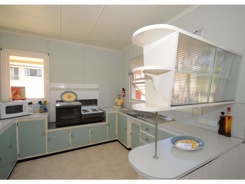 110 Esplanade, Point Vernon QLD 4655