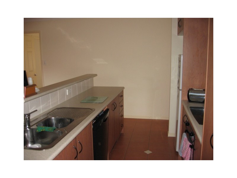 2/2 Orchid Avenue, Urangan QLD 4655