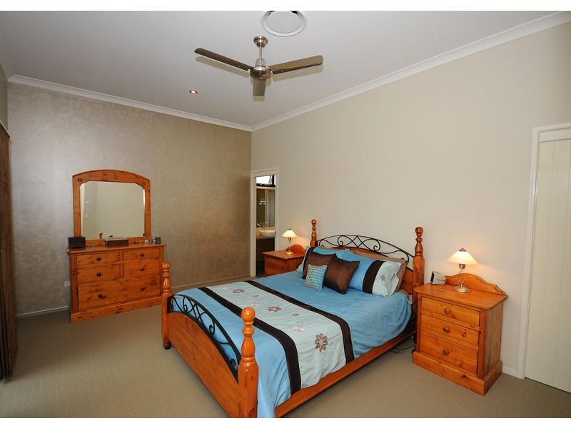 23 Harrison Cct, Urangan QLD 4655