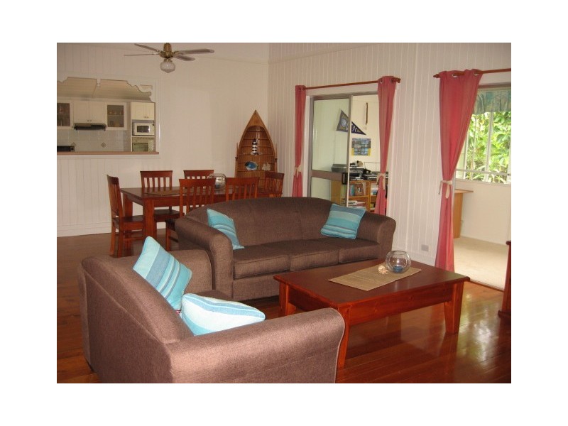 25 Robert Street, Torquay QLD 4655