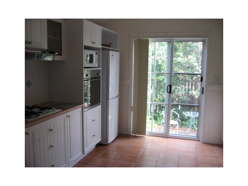 25 Robert Street, Torquay QLD 4655