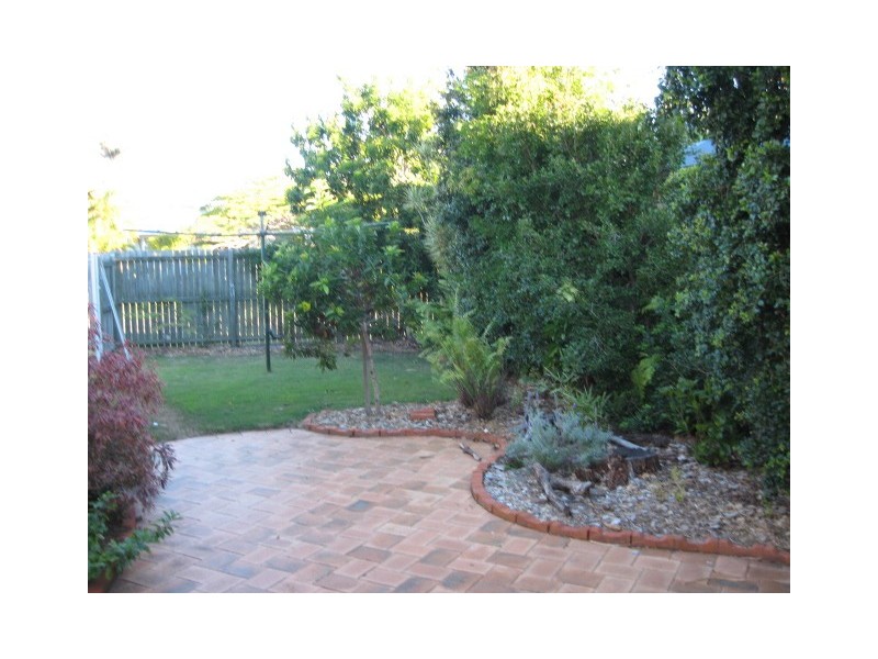 25 Robert Street, Torquay QLD 4655