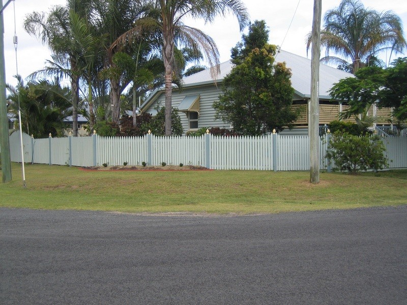 25 Robert Street, Torquay QLD 4655