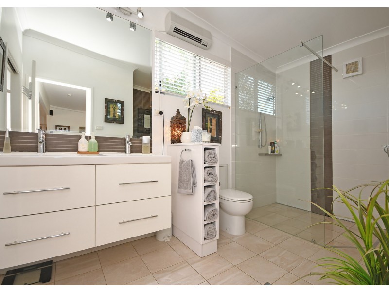 5 Helsham Street, Point Vernon QLD 4655