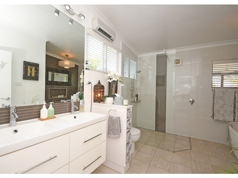 5 Helsham Street, Point Vernon QLD 4655