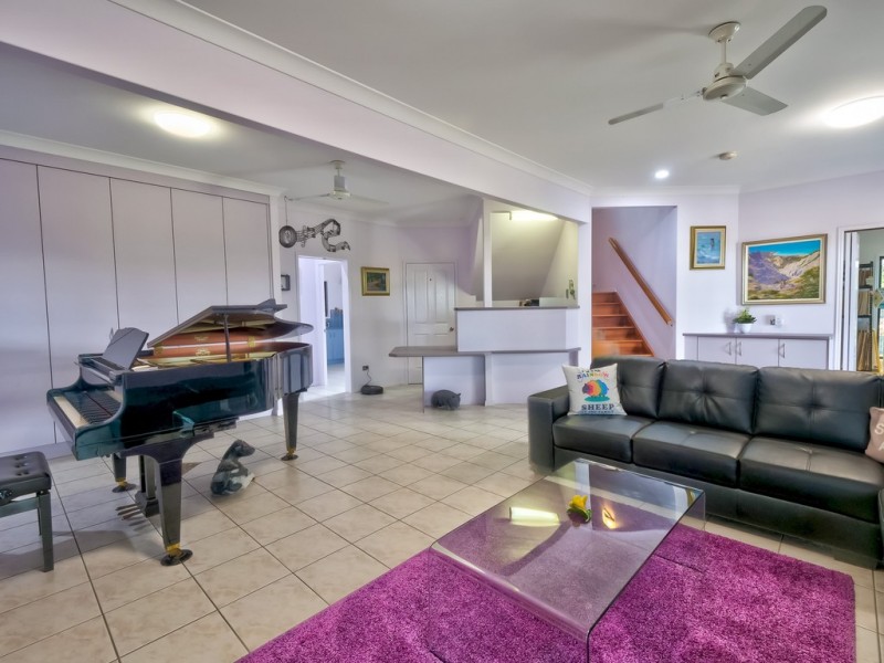 10-12 Doss Court, Urraween QLD 4655