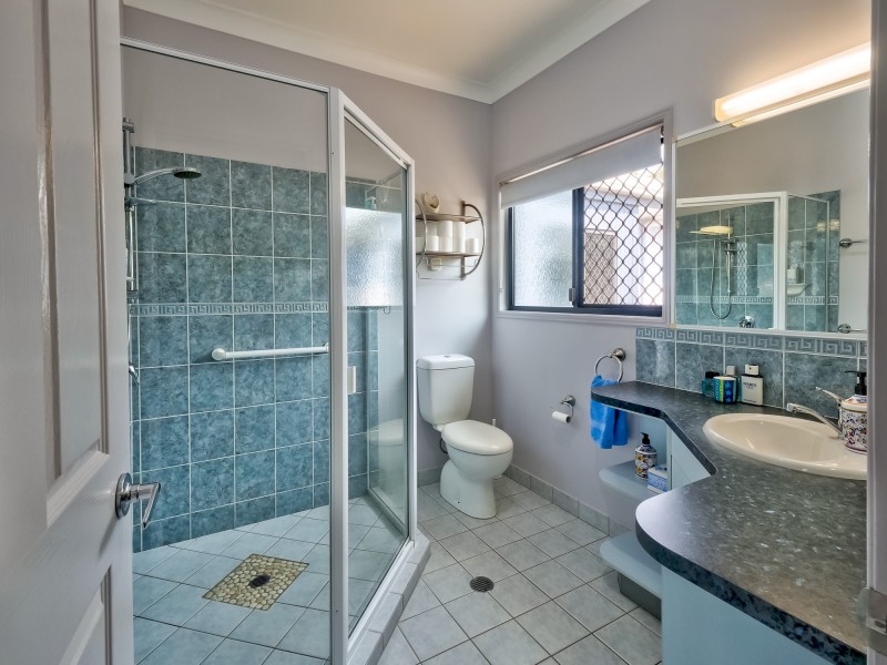 10-12 Doss Court, Urraween QLD 4655