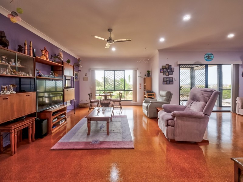 10-12 Doss Court, Urraween QLD 4655