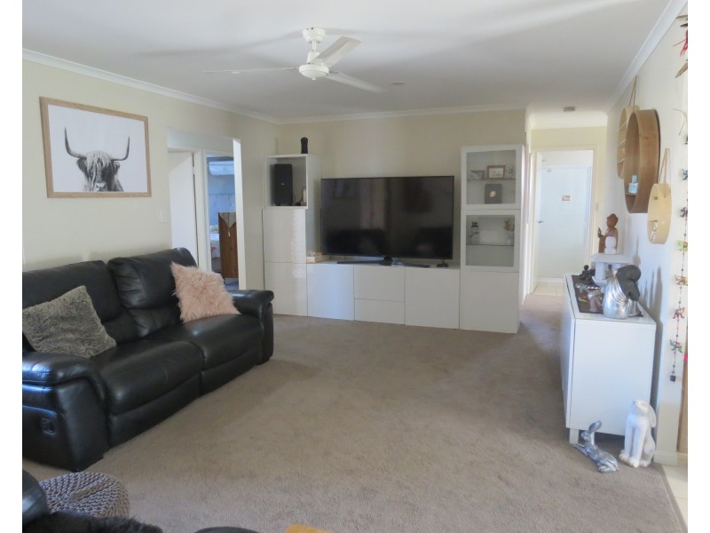 85 Wattle Street, Point Vernon QLD 4655